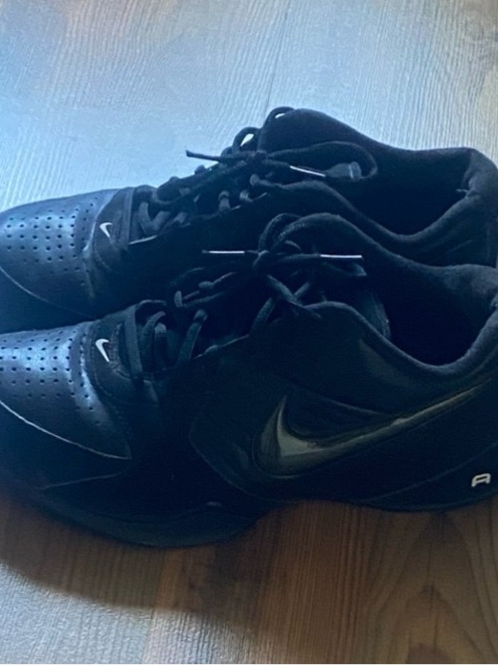 Nike Men’s Black Athletic Sneakers with Gloss Swoosh